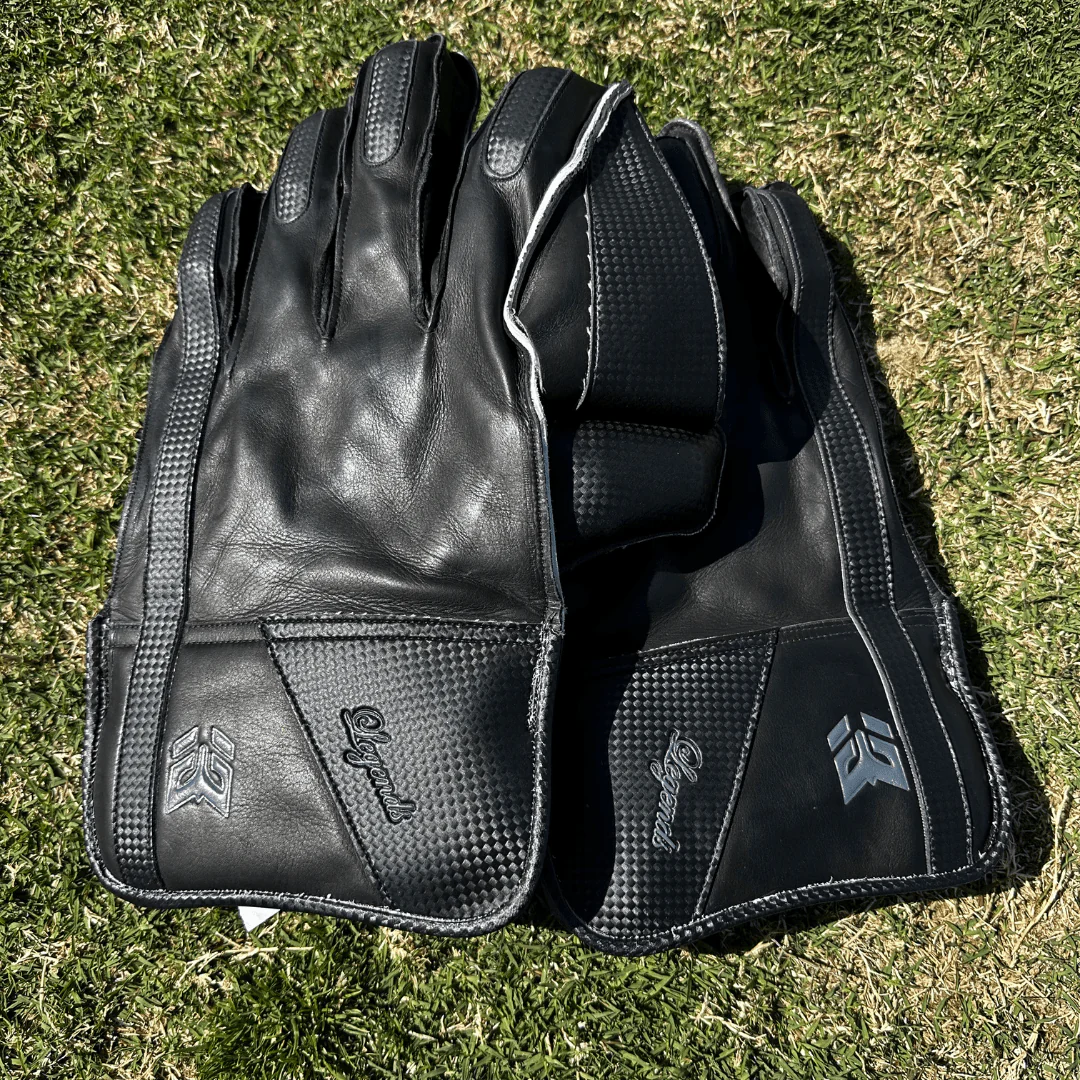 Armour Legends Black Wicket Keeping Gloves - Image 3
