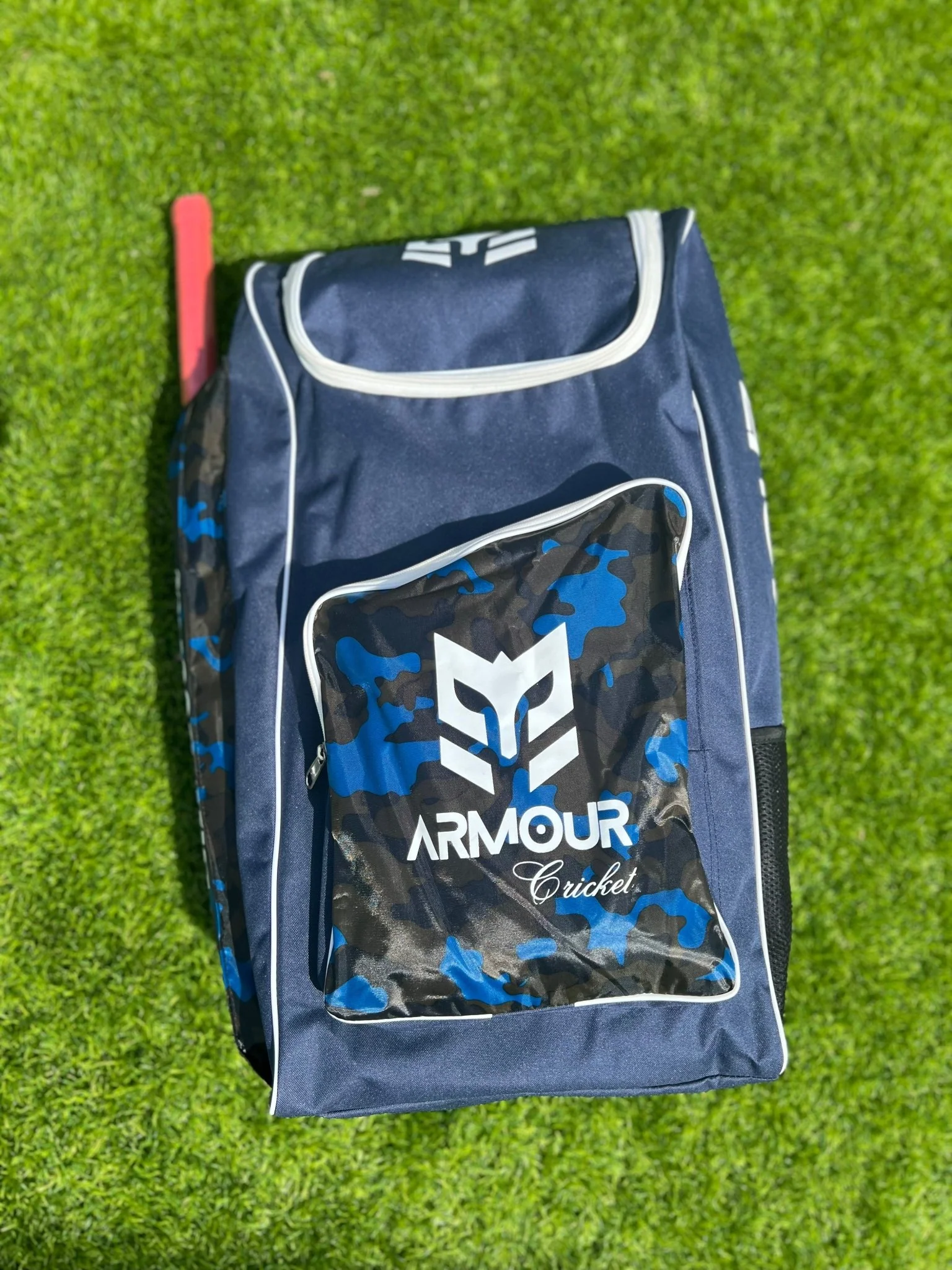 Armour Cricket AVENGER Duffle Kit Bag - Junior - Image 4