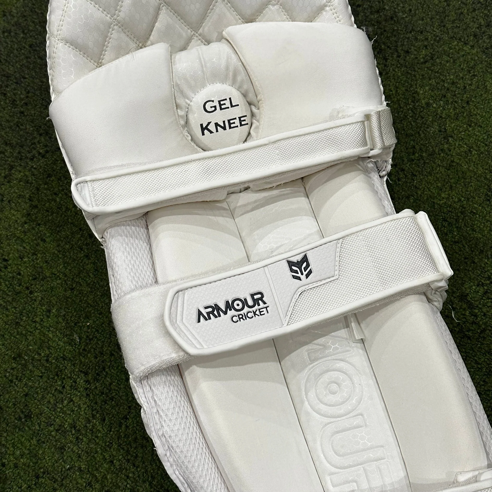 Armour Cricket Legends (Top of the line)  Batting Leg Guard with Gel Tech - Players Grade - Image 4