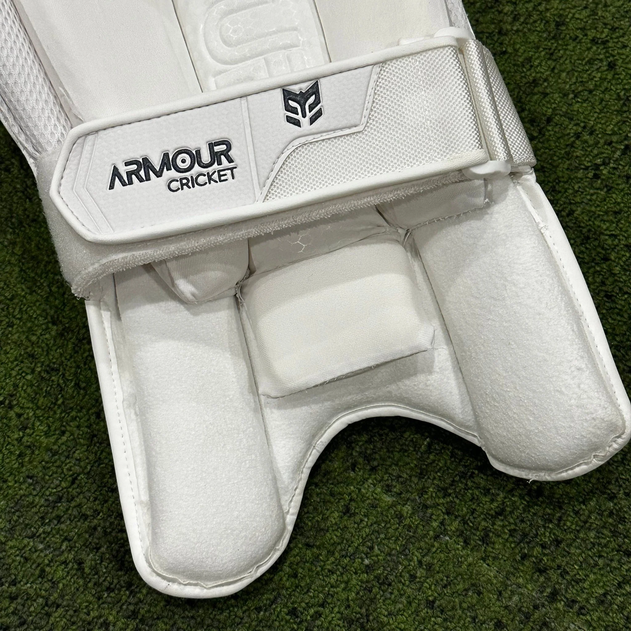 Armour Cricket Legends (Top of the line)  Batting Leg Guard with Gel Tech - Players Grade - Image 5