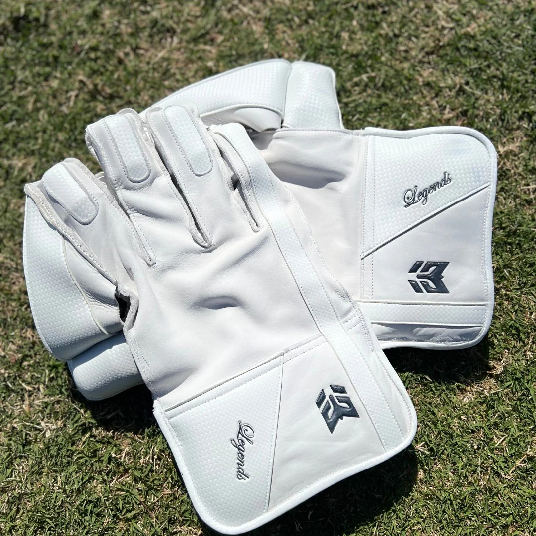 Armour Legends White Wicket Keeping Gloves - Adults - Image 4