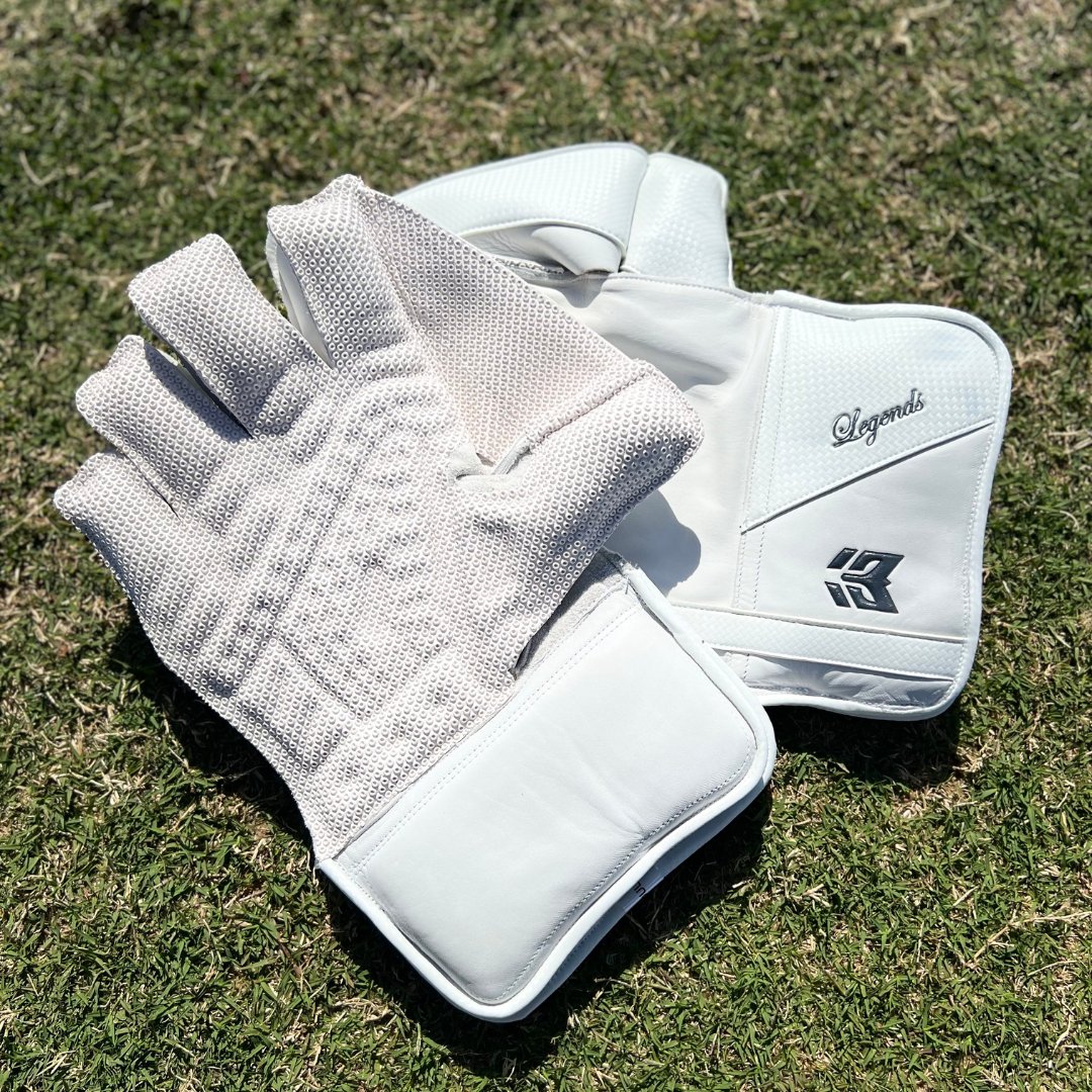 Armour Legends White Wicket Keeping Gloves - Adults - Image 5