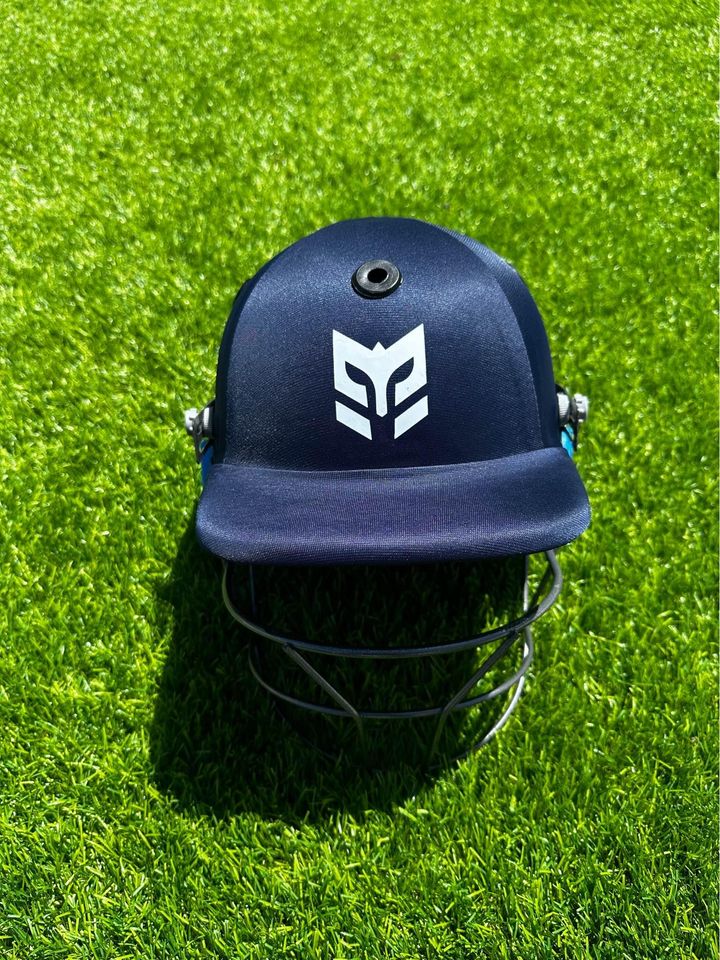 Armour Spartan Cricket Kit Bundle - Boys (Size 5) - Image 4