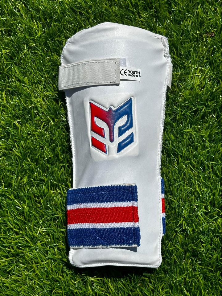 Armour Spartan Cricket Kit Bundle - Boys (Size 5) - Image 8