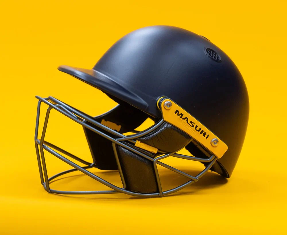 MASURI E-LINE PLUS TITANIUM CRICKET HELMET 25-26 EDITION - Image 2