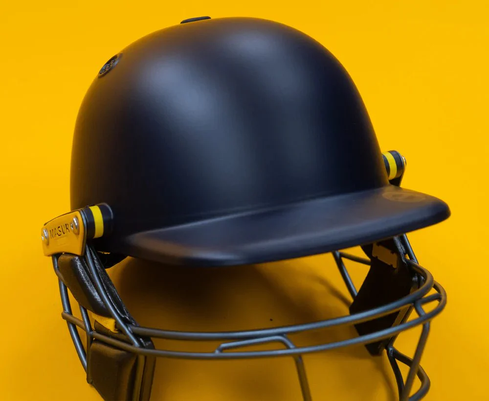 MASURI E-LINE PLUS TITANIUM CRICKET HELMET 25-26 EDITION - Image 5