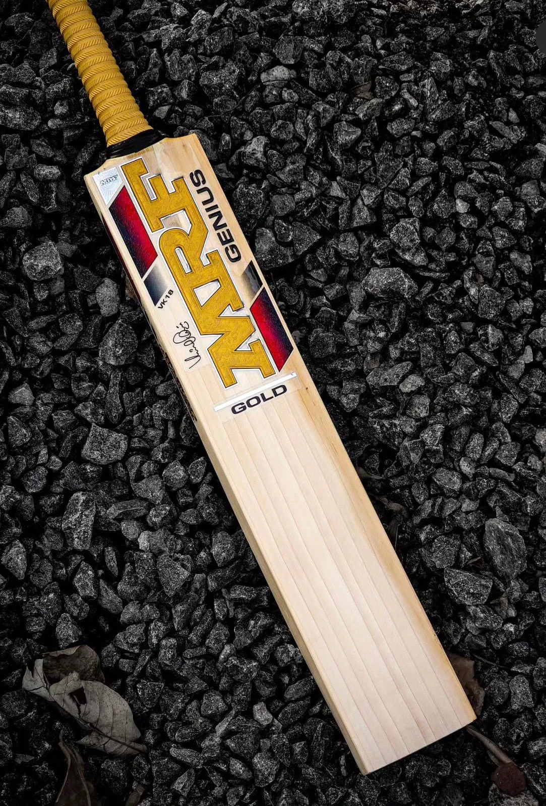 MRF Genius Gold Edition English Willow Cricket Bat 25/26 EDITION NEW STICKERS - Image 3