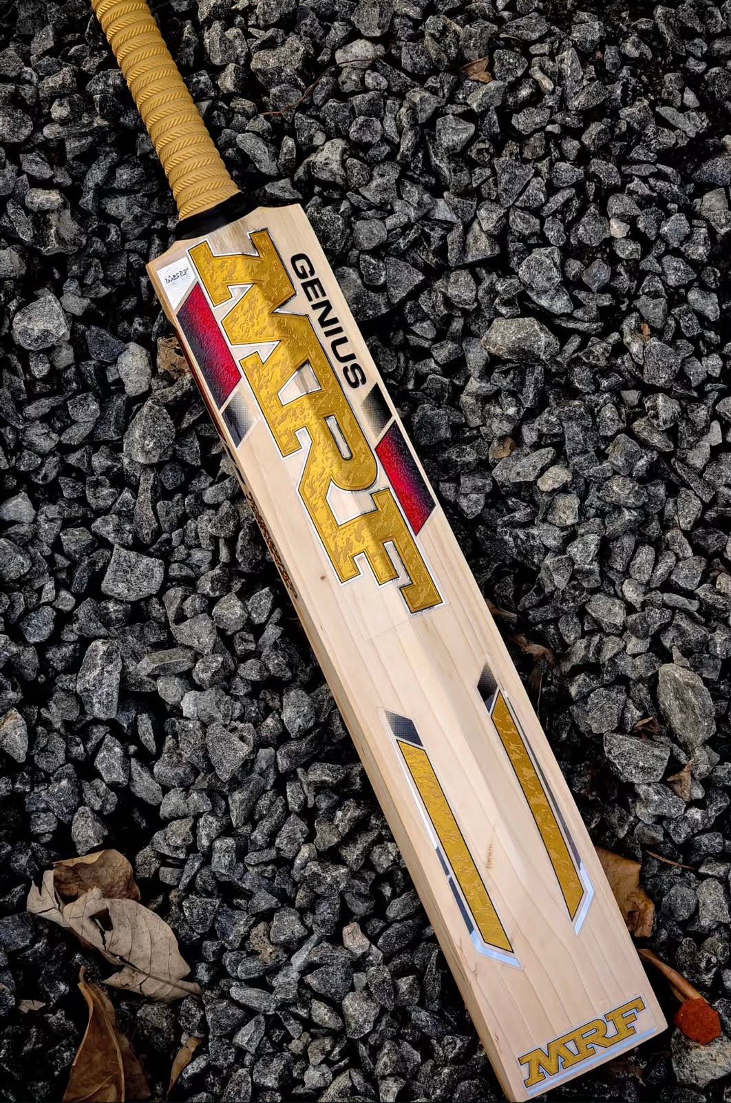 MRF Genius Gold Edition English Willow Cricket Bat 25/26 EDITION NEW STICKERS - Image 4