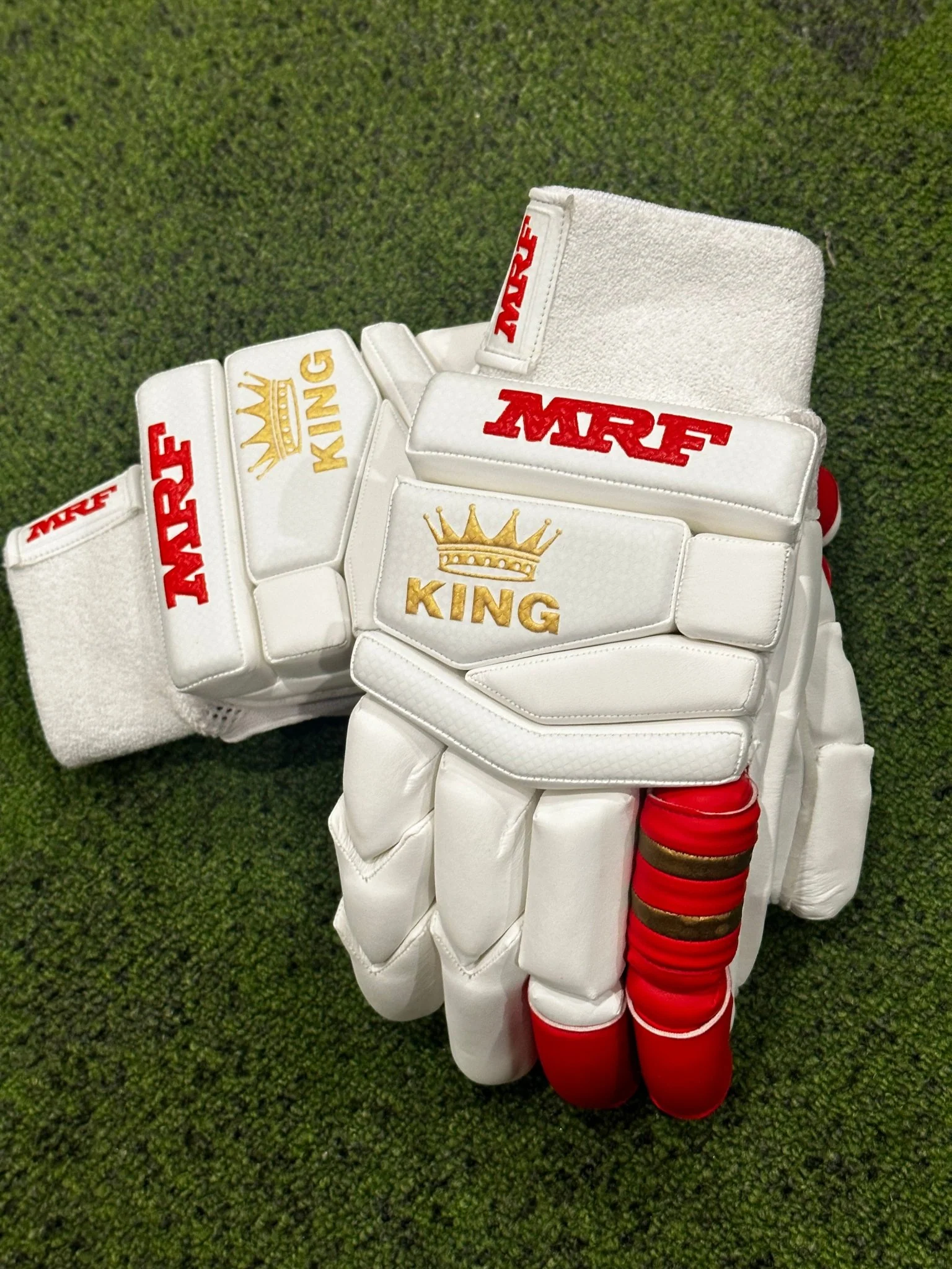 MRF The King Batting Gloves - Seniors - Image 2