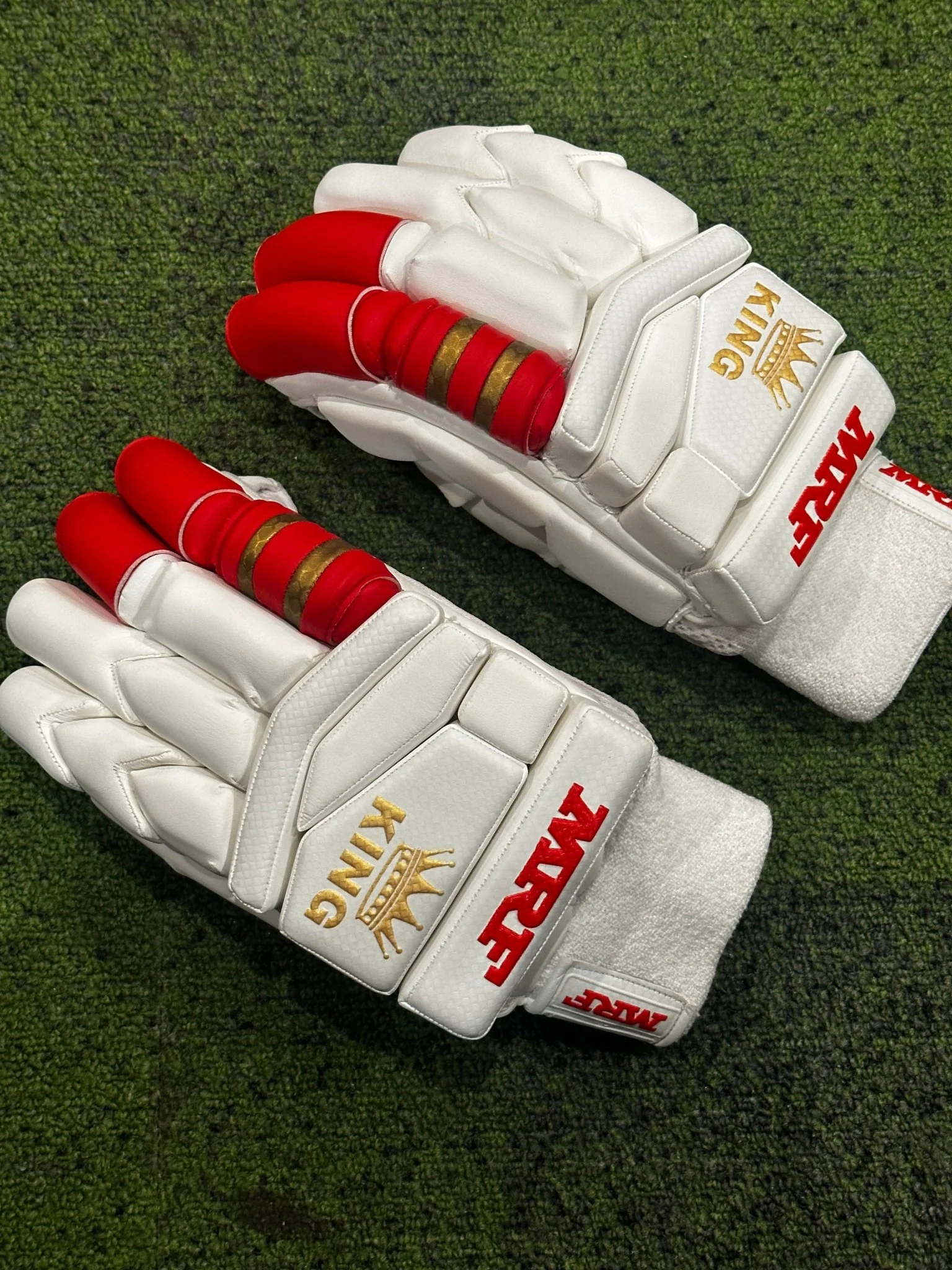 MRF The King Batting Gloves - Seniors - Image 4